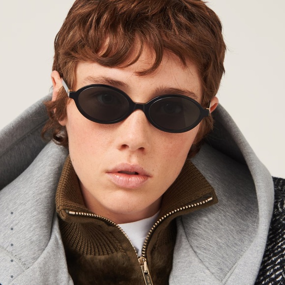 Round Small Black Sunglasses - Picture 4 of 6